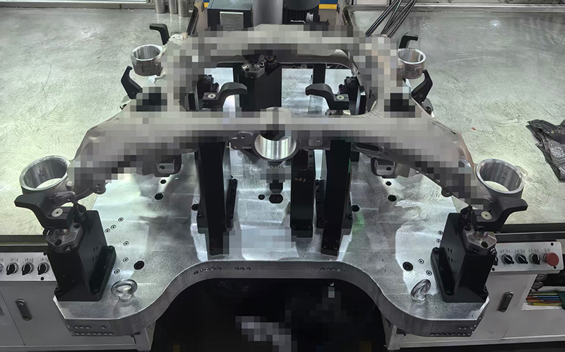 副车架自动夹紧 CNC 液压夹具:刚性加持,适配高速切削工况